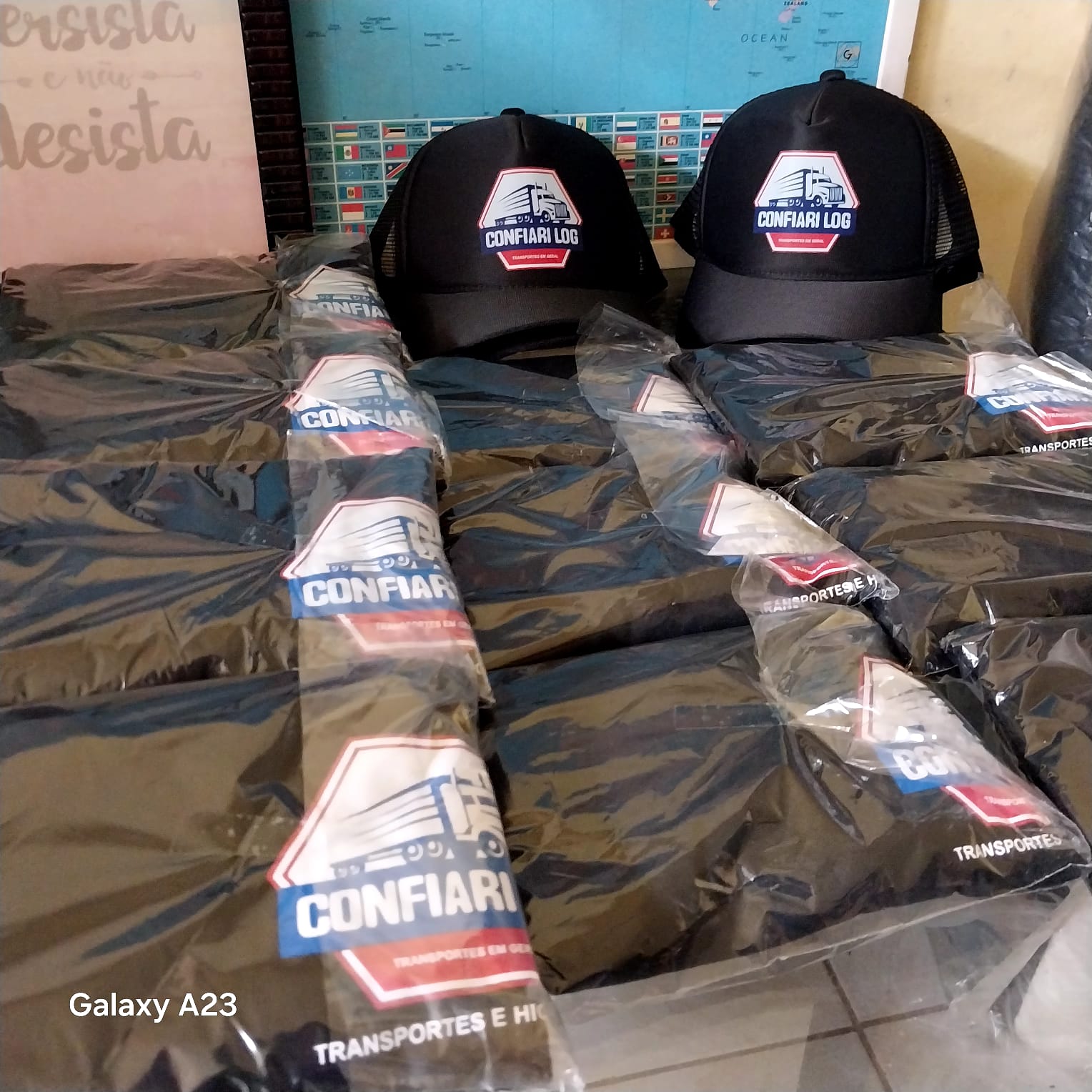 Bonés personalizados da ConfiariLog