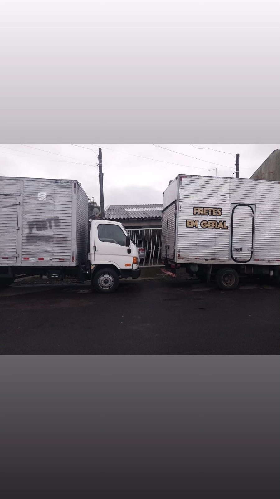 Caminhões da ConfiariLog lado a lado